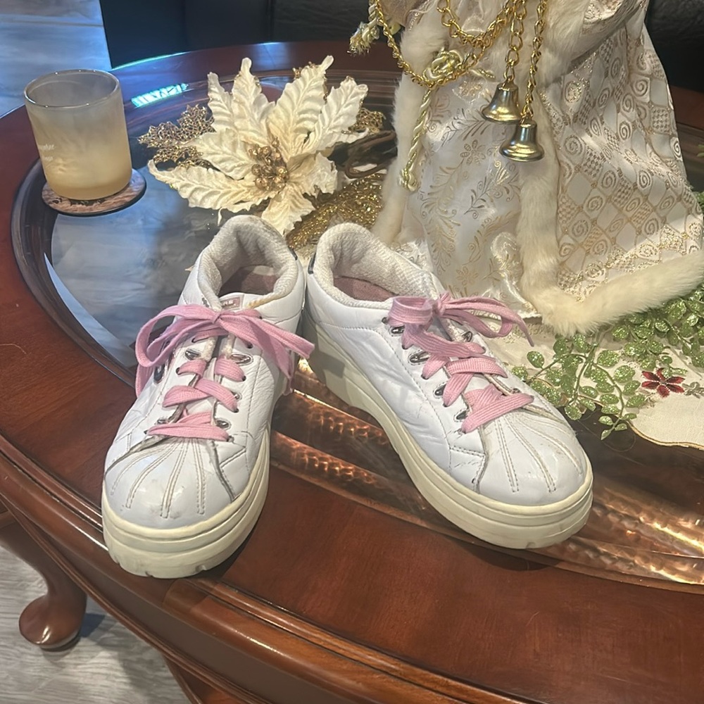 SKETCHER SHOES. Size 8.5